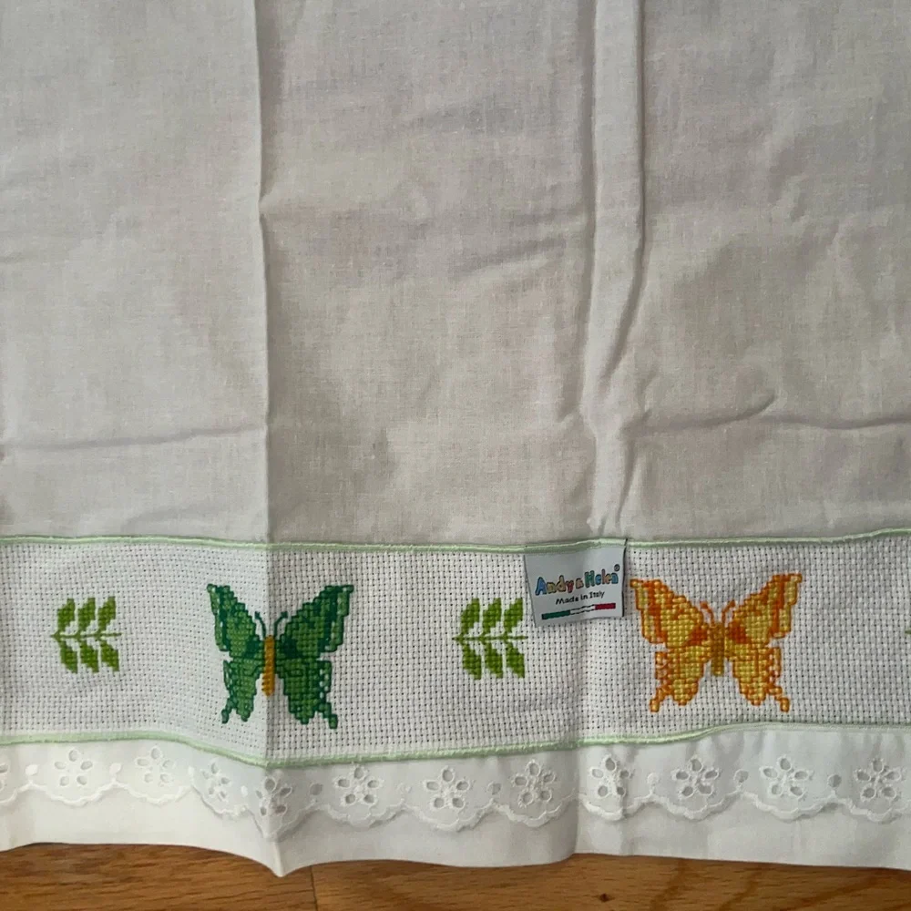 NWOT ANDY & HELEN embroidered flat bedsheet